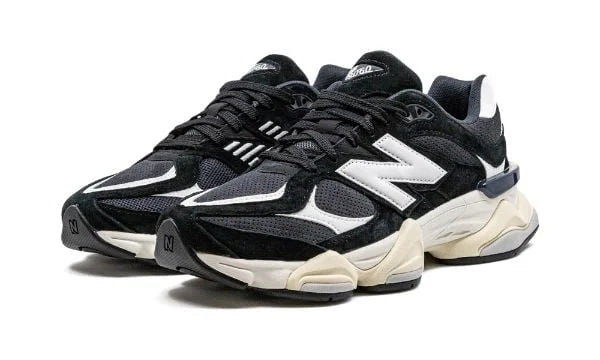 NEW BALANCE 9070 “BLACK / WHITE”
